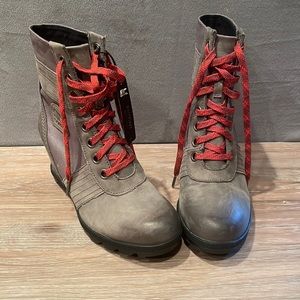 Sorel Lexie wedge bootie